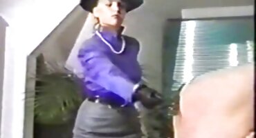 sex trung quốc mẹ con Anissa sexonline Kate hút một khách hàng.