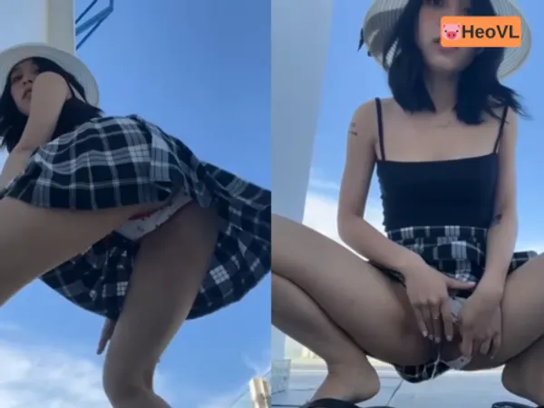 sex asian girl Em gái dâm đi du lịch nhưng cũng không quên quay clip show hàng cho fans xem